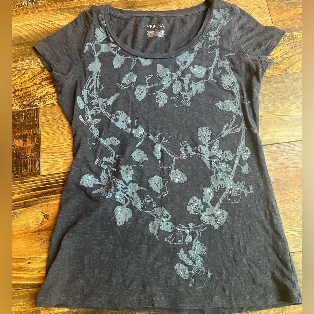 Merona ladies size extra small,blue gray floral T-shirt with sequins